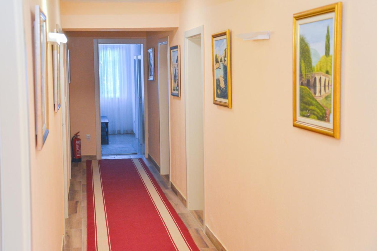 Hotel Central Sisava Екстер'єр фото