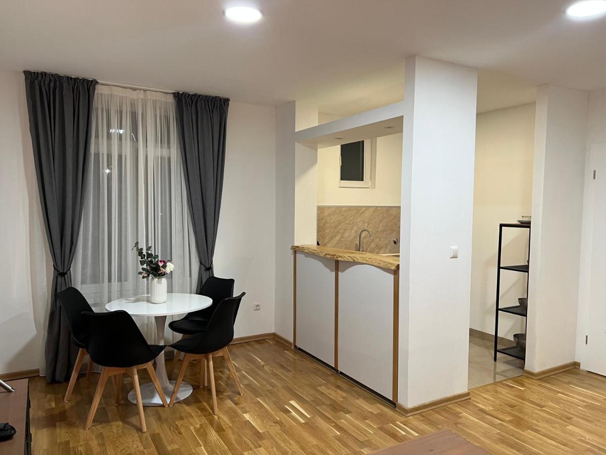 Hotel Central Sisava Екстер'єр фото